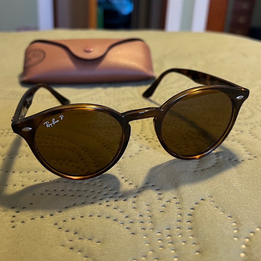 Ray-Ban brown tortoiseshell round polarized sunglasses